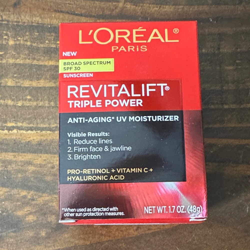 NWT L'Oreal Revitalift Triple Power Moisturizer
